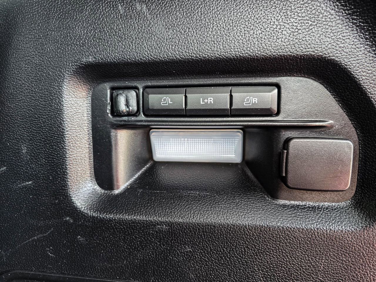 Used 2022 Ford Explorer Limited w/ Equipment Group 301A AWD/4WD image 40