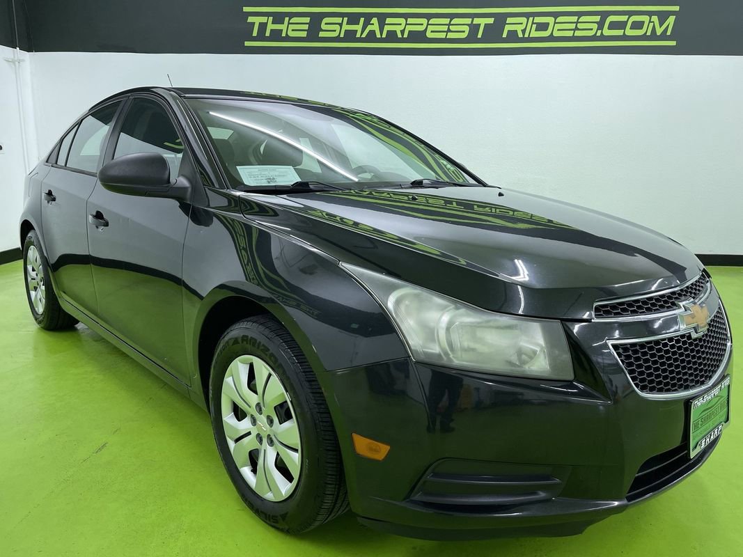 Used 2013 Chevrolet Cruze LS FWD image 2
