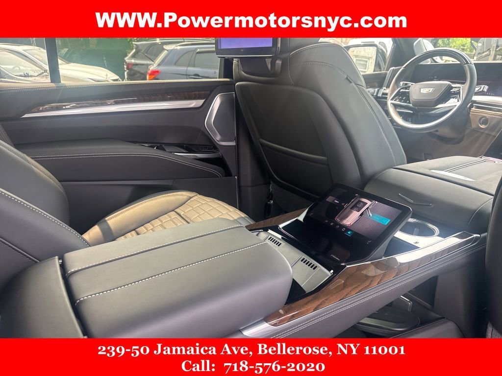 Used 2025 Cadillac Escalade Sport Platinum AWD/4WD image 28