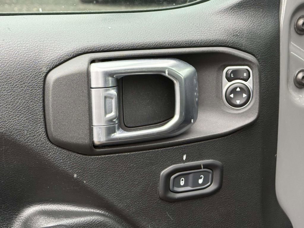 Used 2020 Jeep Gladiator Sport image 14