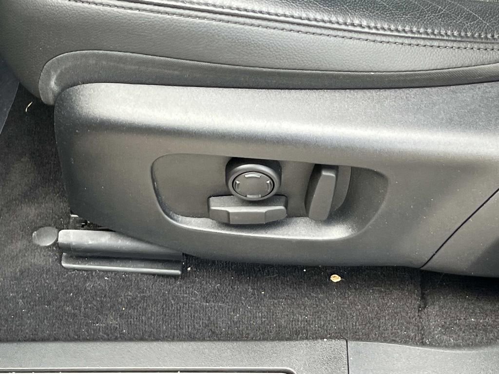 Used 2023 Land Rover Range Rover Evoque R-Dynamic SE image 20