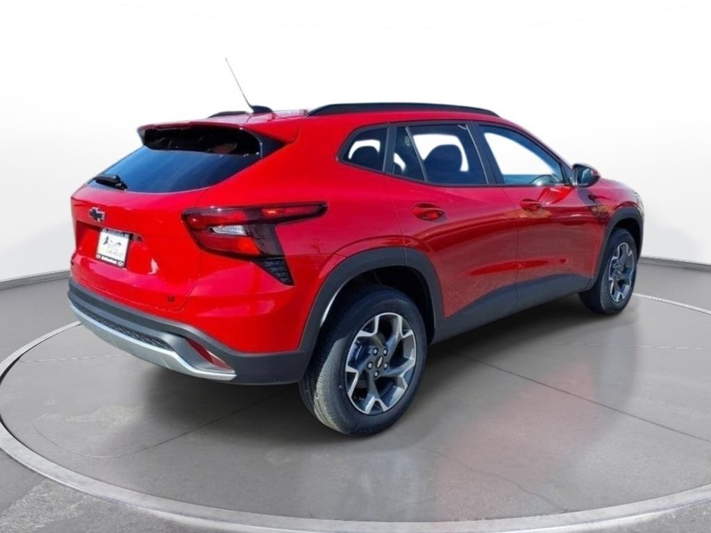New 2026 Chevrolet Trax LT w/ LPO, Blackout Package FWD image 3