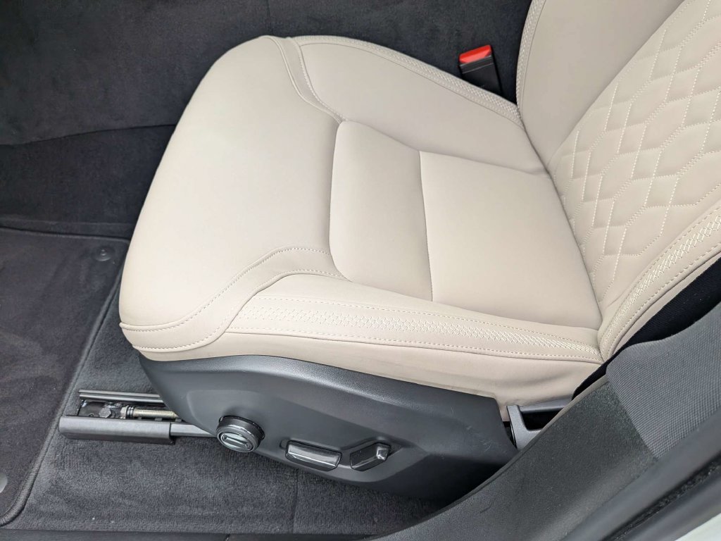 Certified 2026 Volvo XC90 B5 Plus w/ Protection Package Premier AWD/4WD image 25