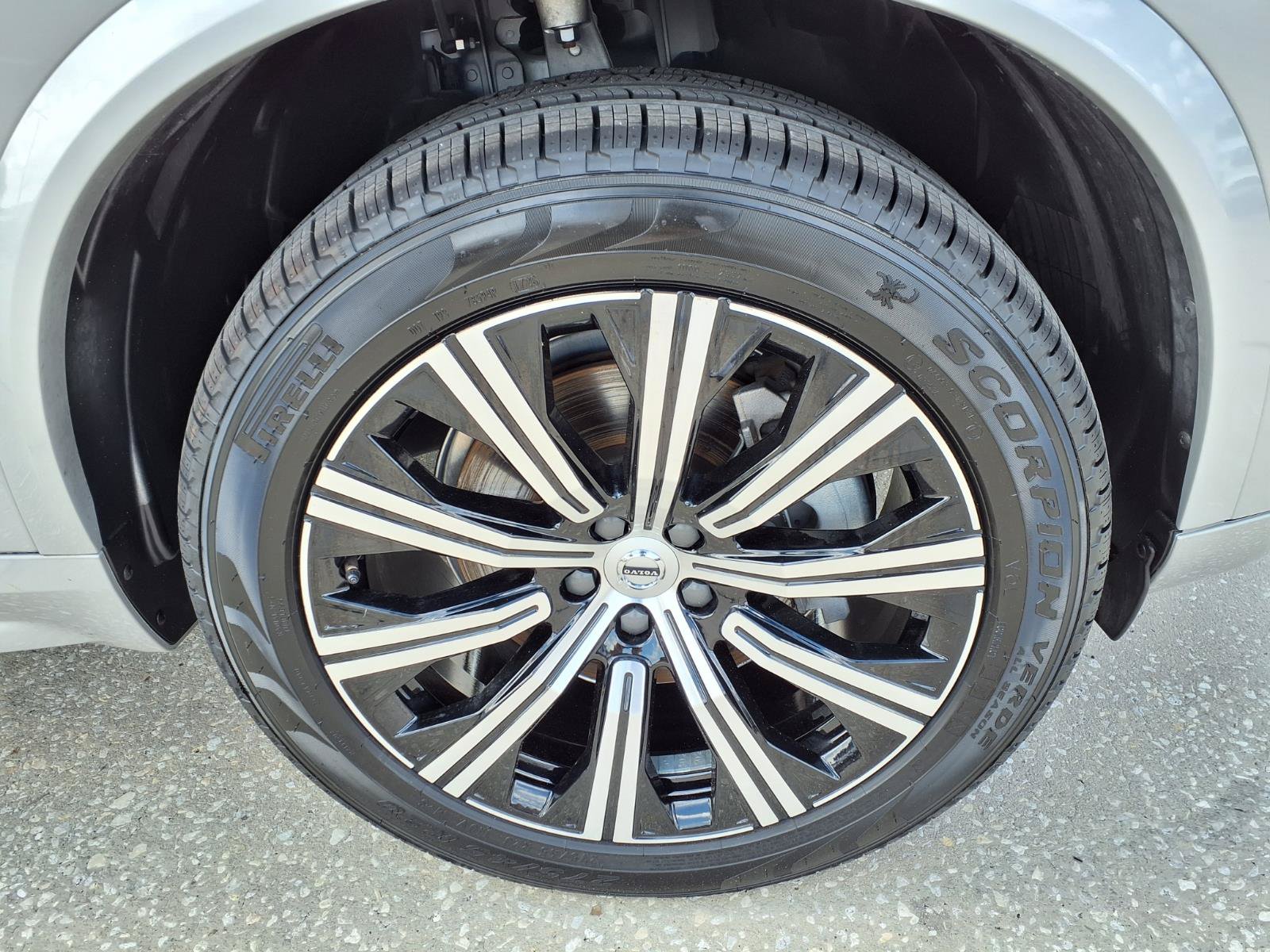 Certified 2025 Volvo XC90 B5 Core AWD/4WD image 9