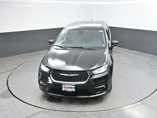 Used 2023 Chrysler Pacifica Touring-L FWD image 36