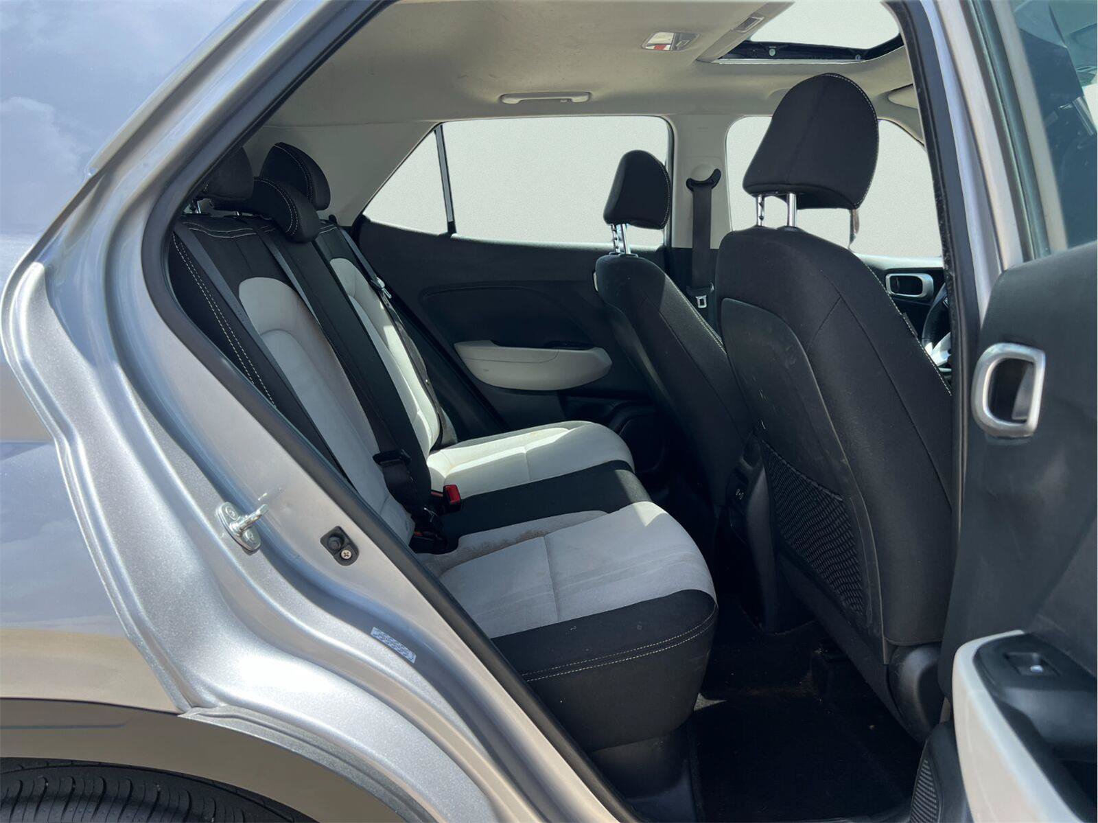 Used 2024 Hyundai Venue SEL FWD image 16