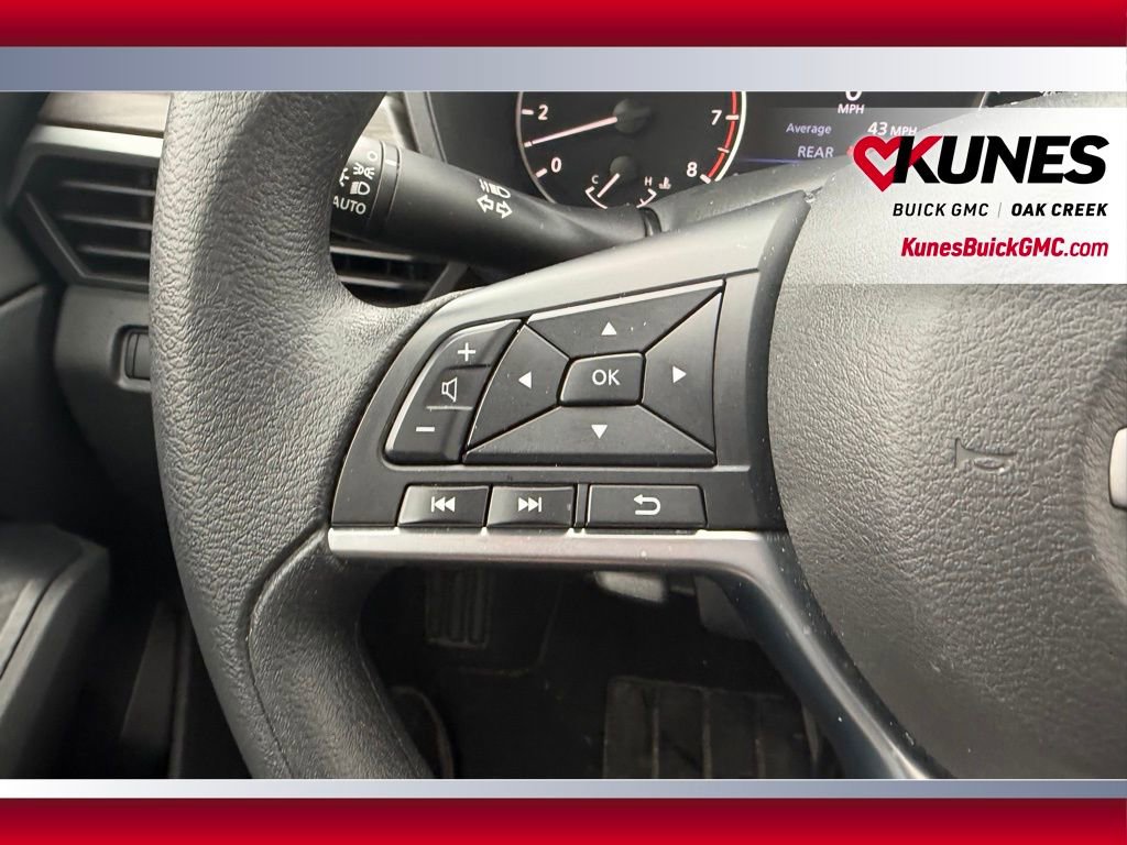 Used 2025 Nissan Altima 2.5 SV FWD image 9