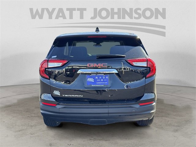 Used 2024 GMC Terrain SLE image 4