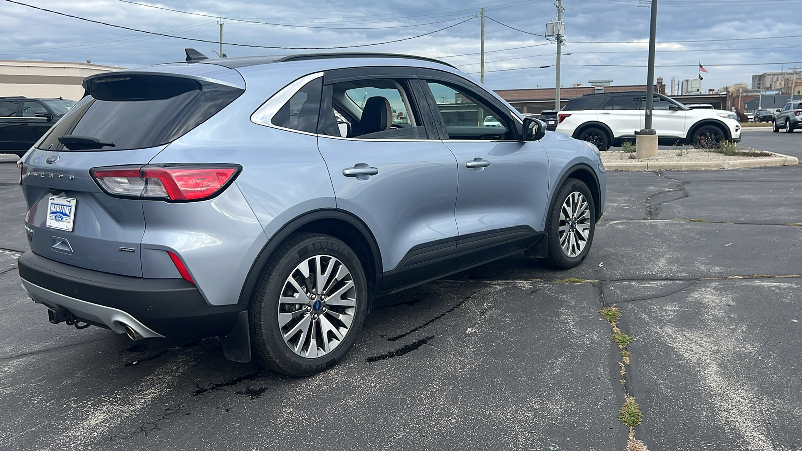 Used 2022 Ford Escape Titanium w/ Class II Trailer Tow Package image 5