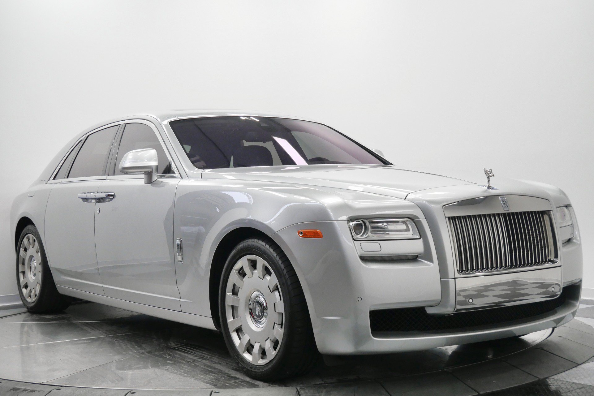 Used 2013 Rolls-Royce Ghost RWD image 3