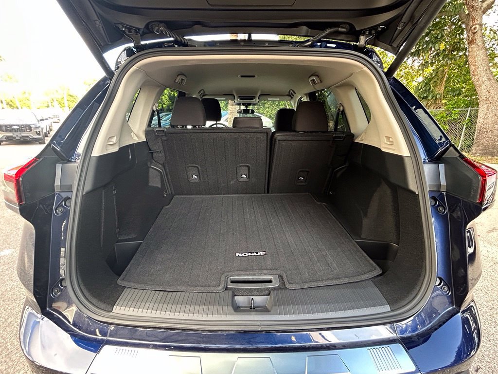 Used 2025 Nissan Rogue SV FWD image 29
