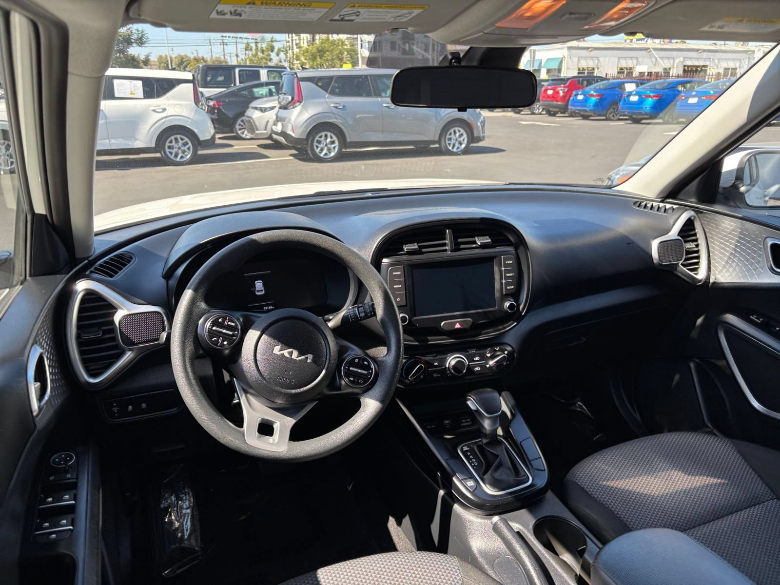 Used 2025 Kia Soul LX w/ LX Technology Package FWD image 33