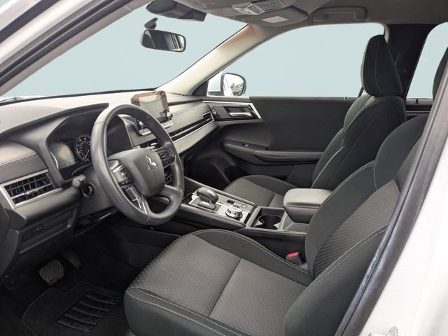 Used 2023 Mitsubishi Outlander ES image 17
