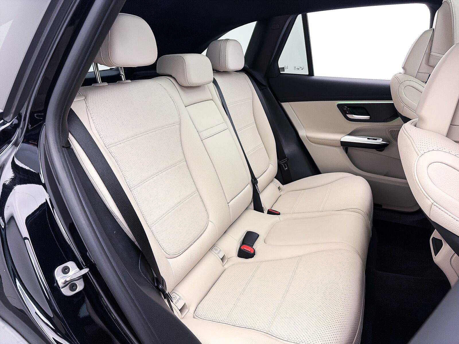 Used 2024 Mercedes-Benz GLC 300 4MATIC image 38