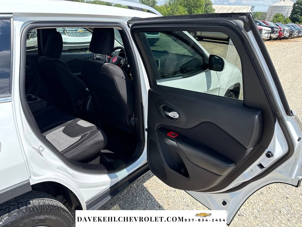 Used 2014 Jeep Cherokee Latitude FWD image 26