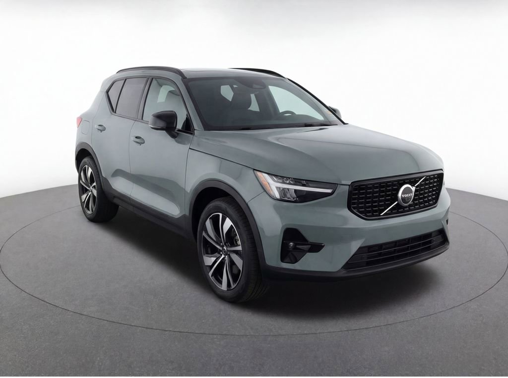 Used 2024 Volvo XC40 B5 Plus w/ Protection Package Premier AWD/4WD image 2