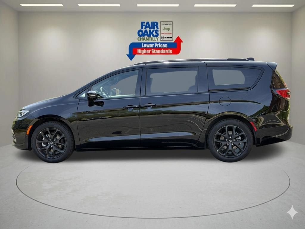 New 2026 Chrysler Pacifica Limited w/ S Appearance Package FWD image 9