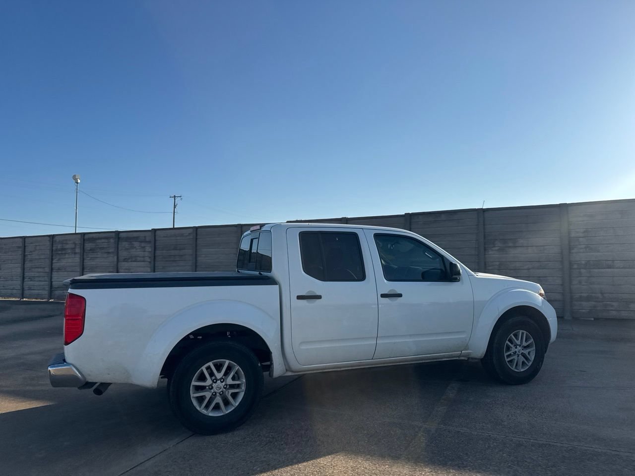 Used 2016 Nissan Frontier SV RWD image 21