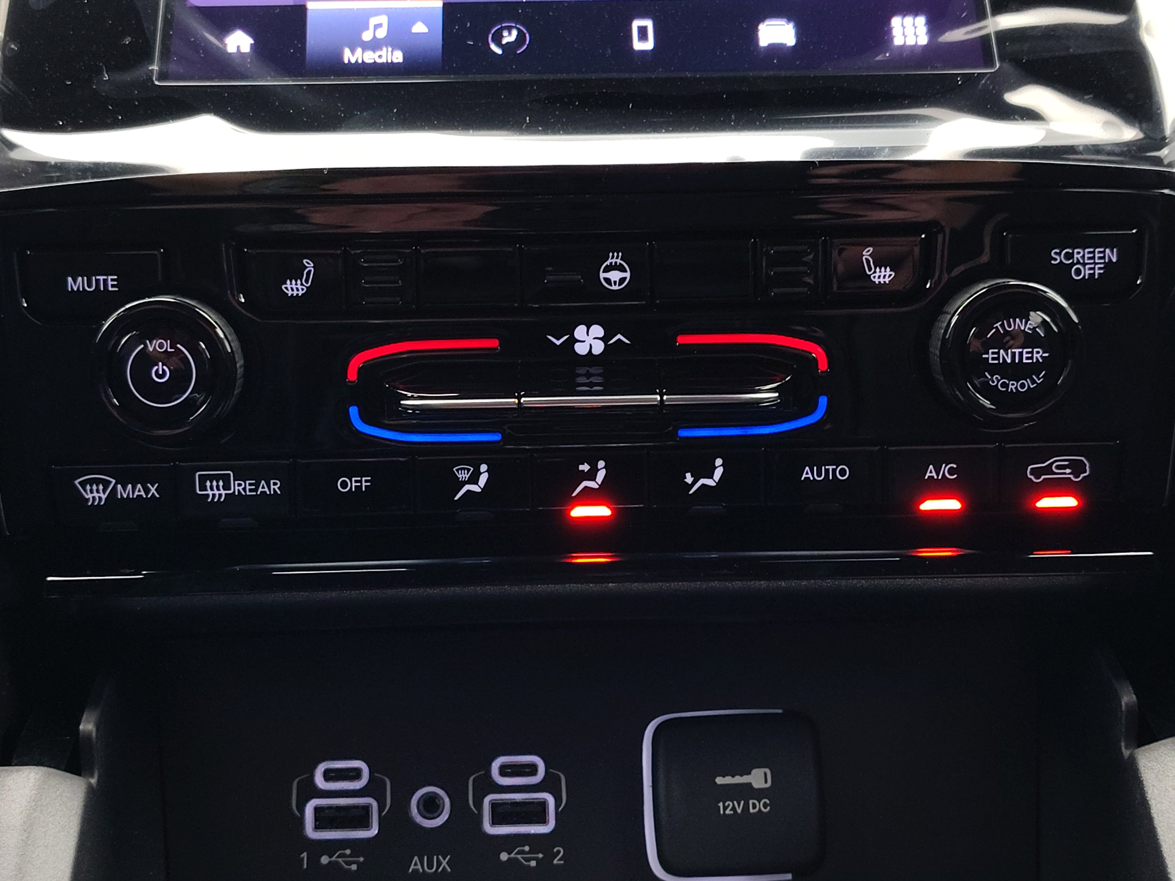 New 2025 Jeep Grand Cherokee Altitude image 30