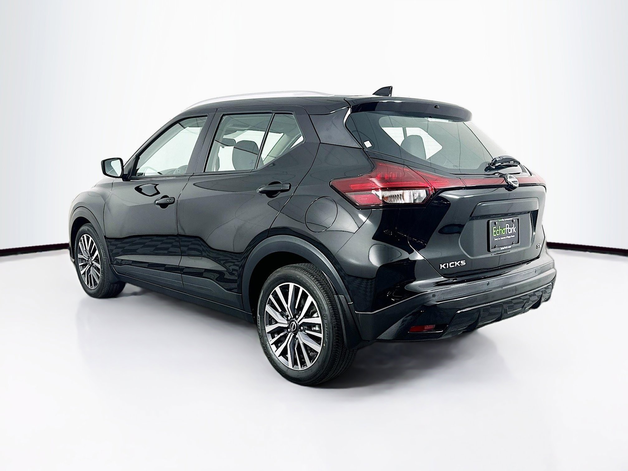 Used 2023 Nissan Kicks SV image 5