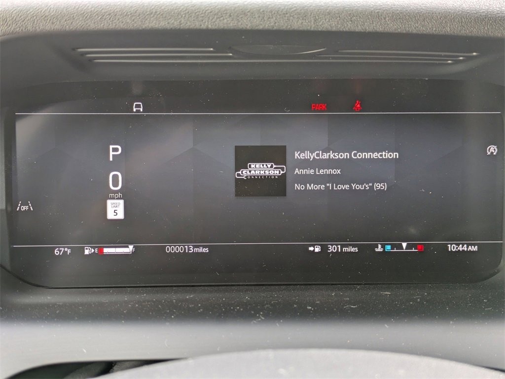 New 2025 Land Rover Discovery Sport Dynamic SE image 32