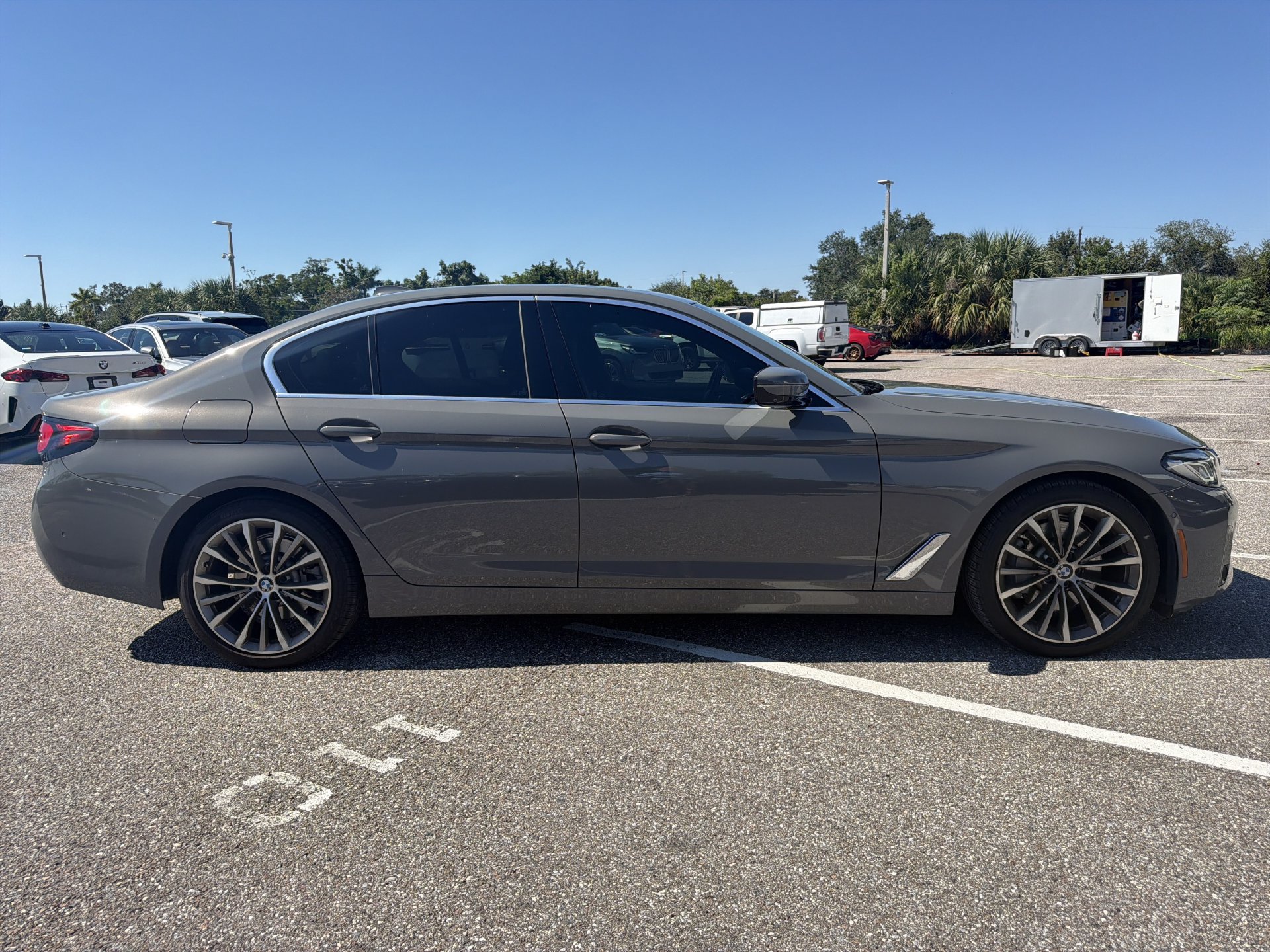 Used 2021 BMW 530i w/ Premium Package RWD image 3