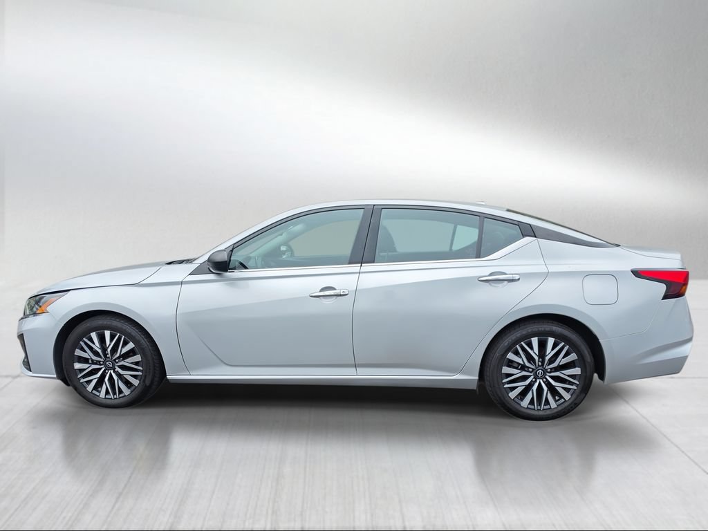 Used 2024 Nissan Altima 2.5 SV FWD image 6