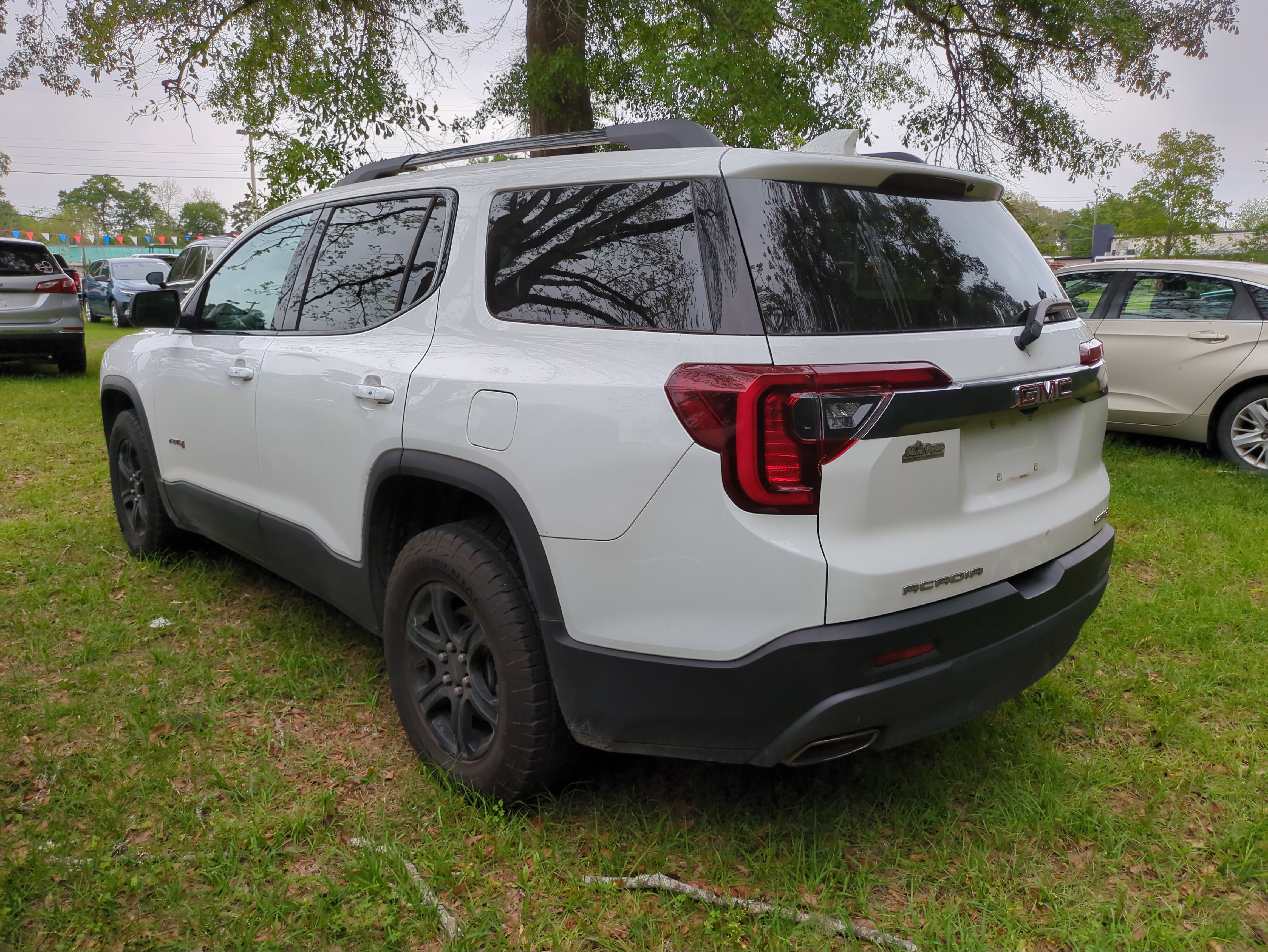 Used 2023 GMC Acadia AT4 image 4