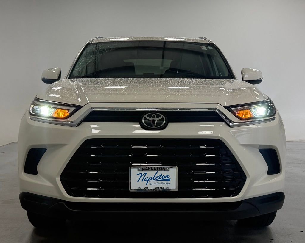 Used 2024 Toyota Grand Highlander XLE image 7