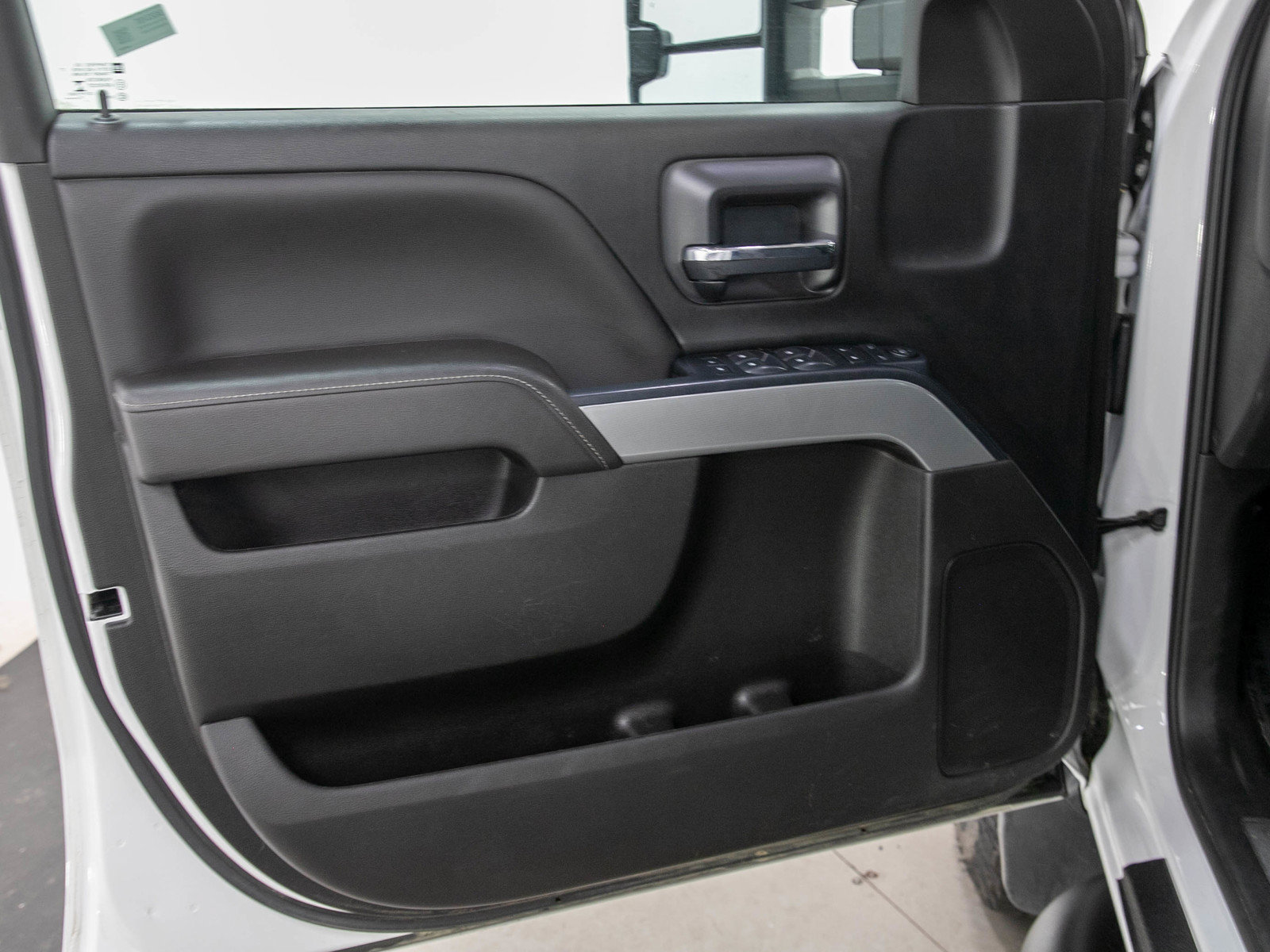 Used 2018 Chevrolet Silverado 3500 LT w/ LT Convenience Package AWD/4WD image 20