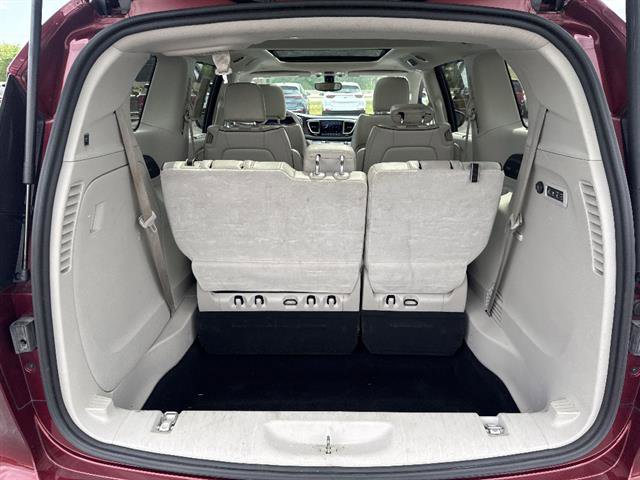 Used 2020 Chrysler Pacifica Limited FWD image 6