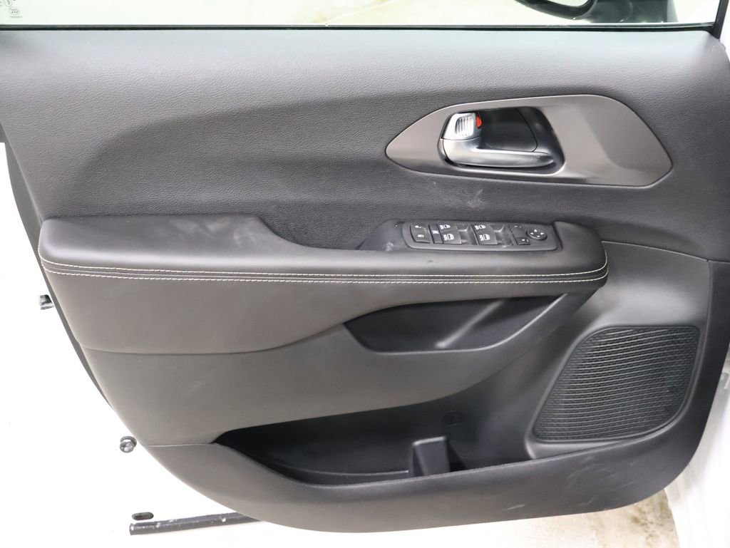 New 2026 Chrysler Voyager LX image 10