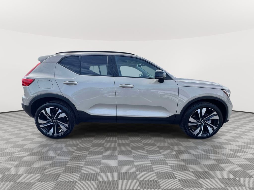 Certified 2026 Volvo XC40 B5 Plus w/ Climate Package image 3