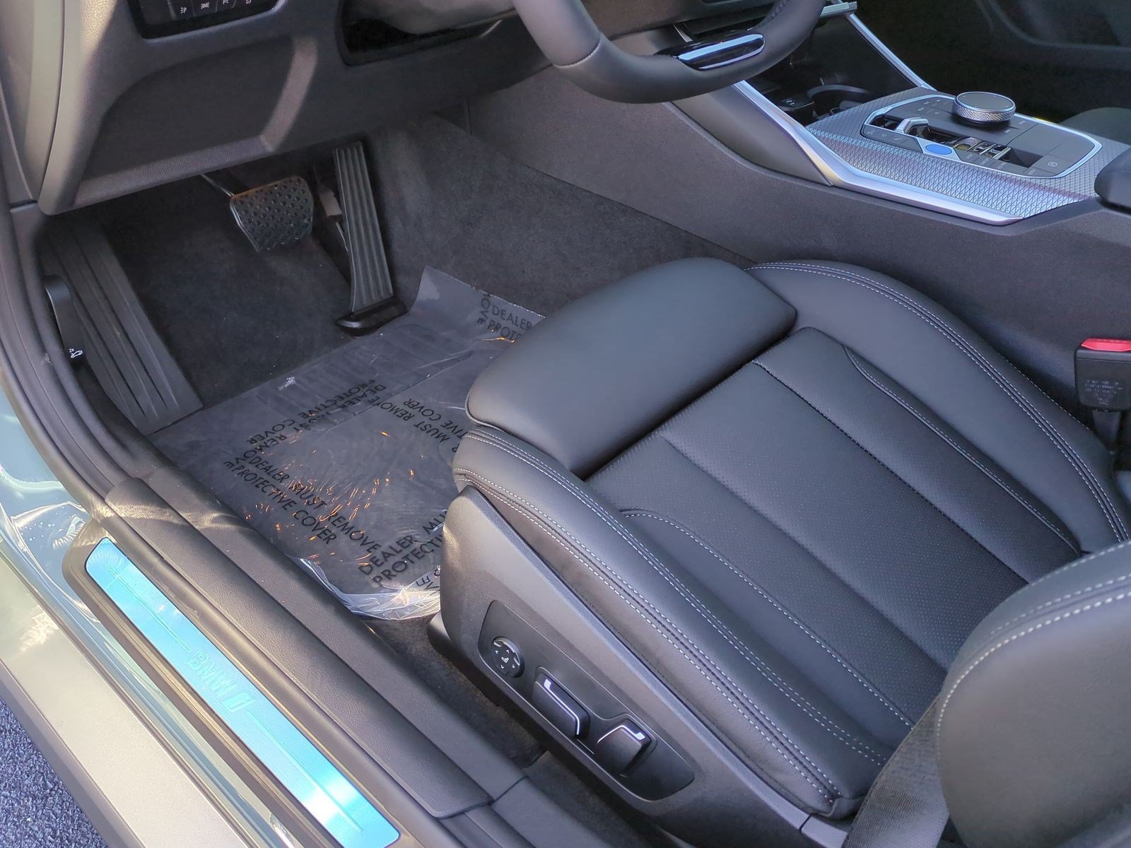 Used 2026 BMW i4 eDrive40 w/ Premium Package RWD image 17