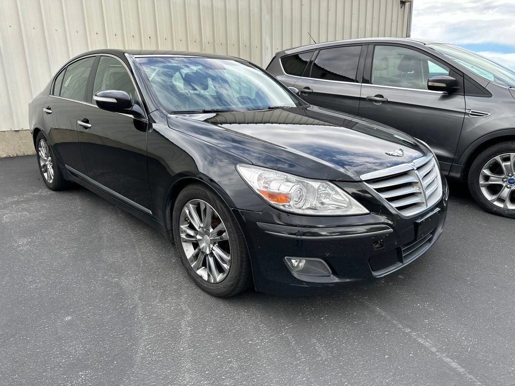Used 2011 Hyundai Genesis 4.6 RWD image 2