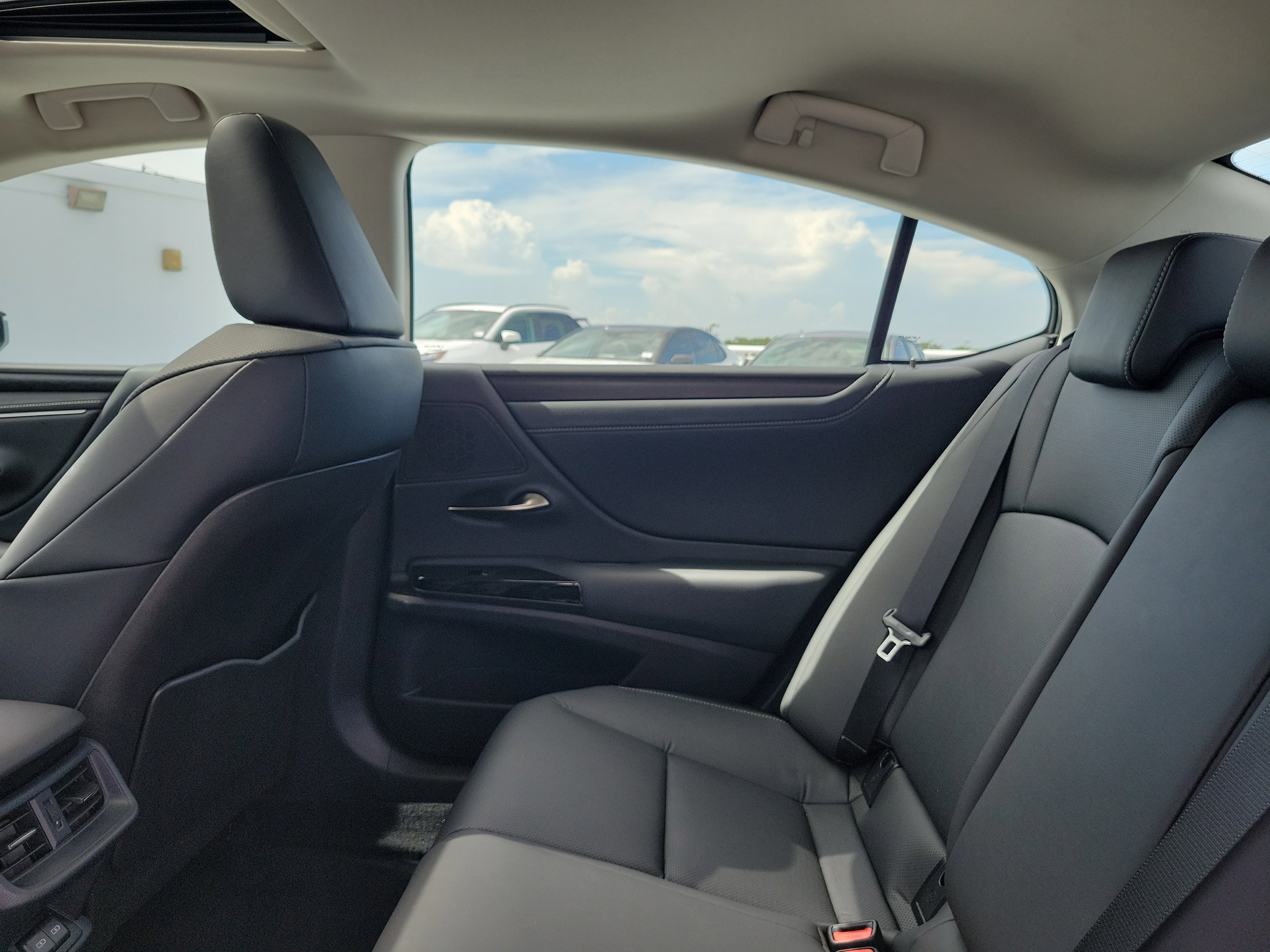 Certified 2025 Lexus ES 350 w/ Premium Package FWD image 13