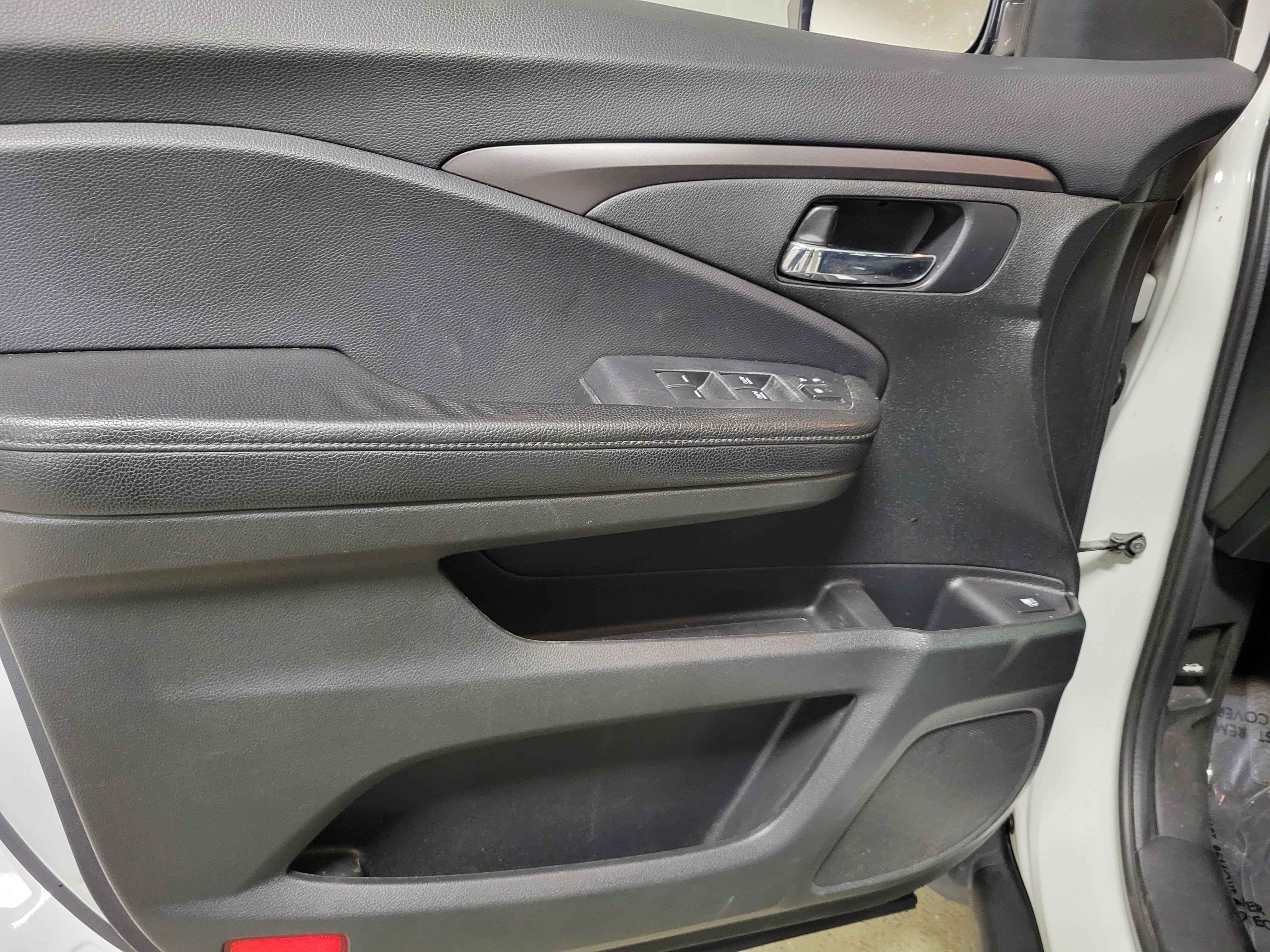 Certified 2020 Honda Pilot LX image 18