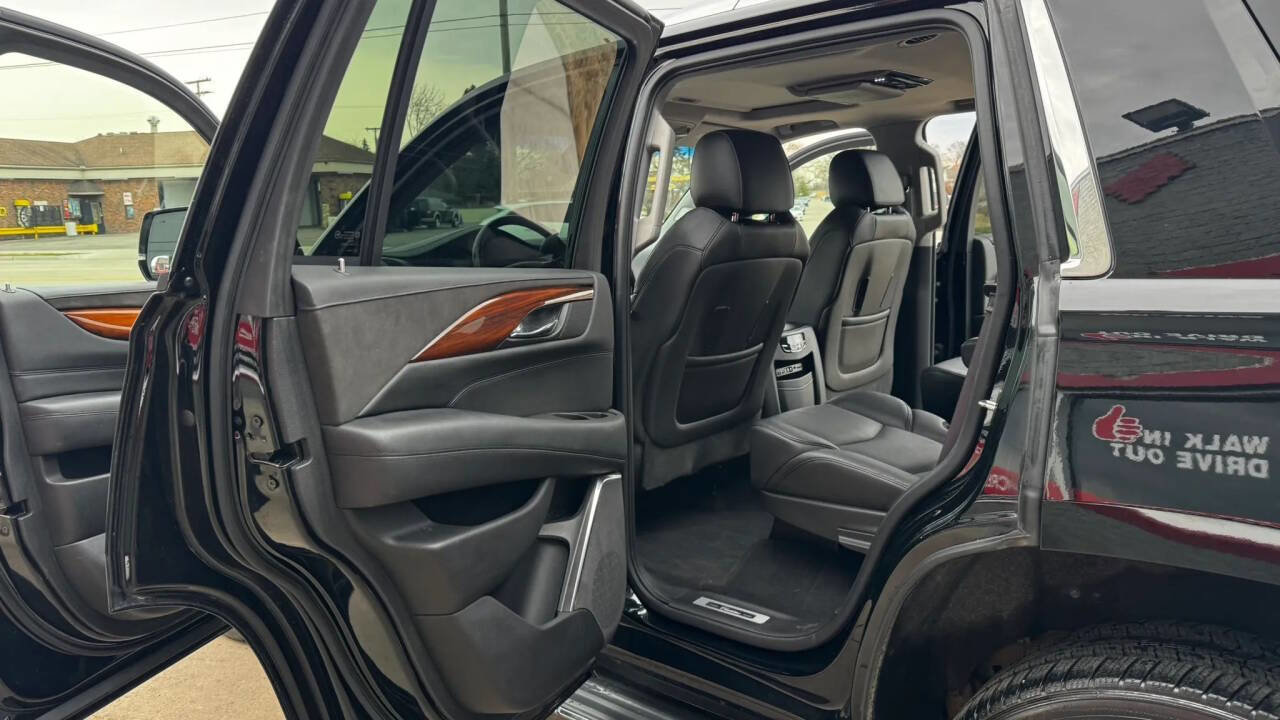 Used 2016 Cadillac Escalade Luxury image 12