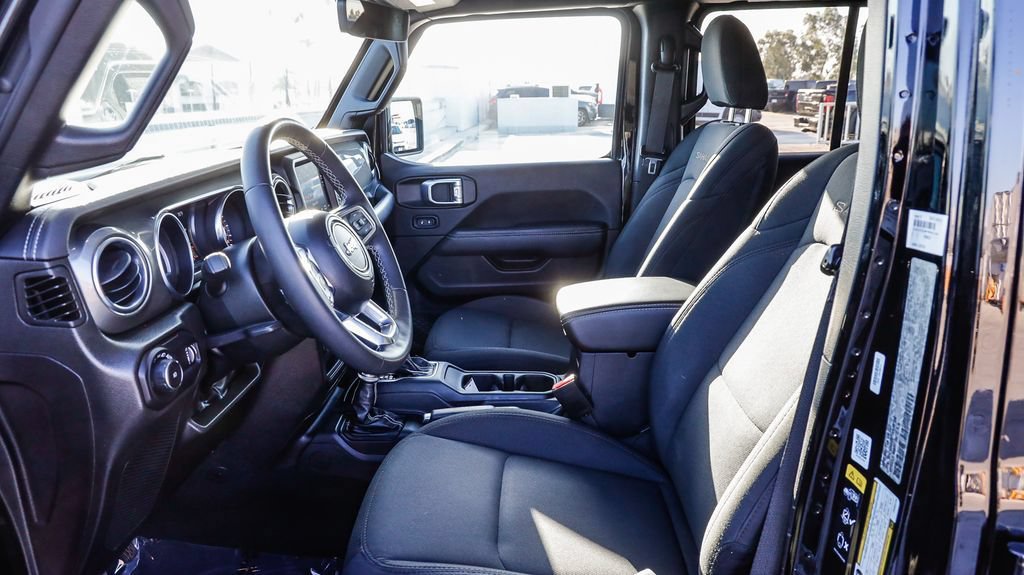 Used 2023 Jeep Wrangler Unlimited Sahara AWD/4WD image 22
