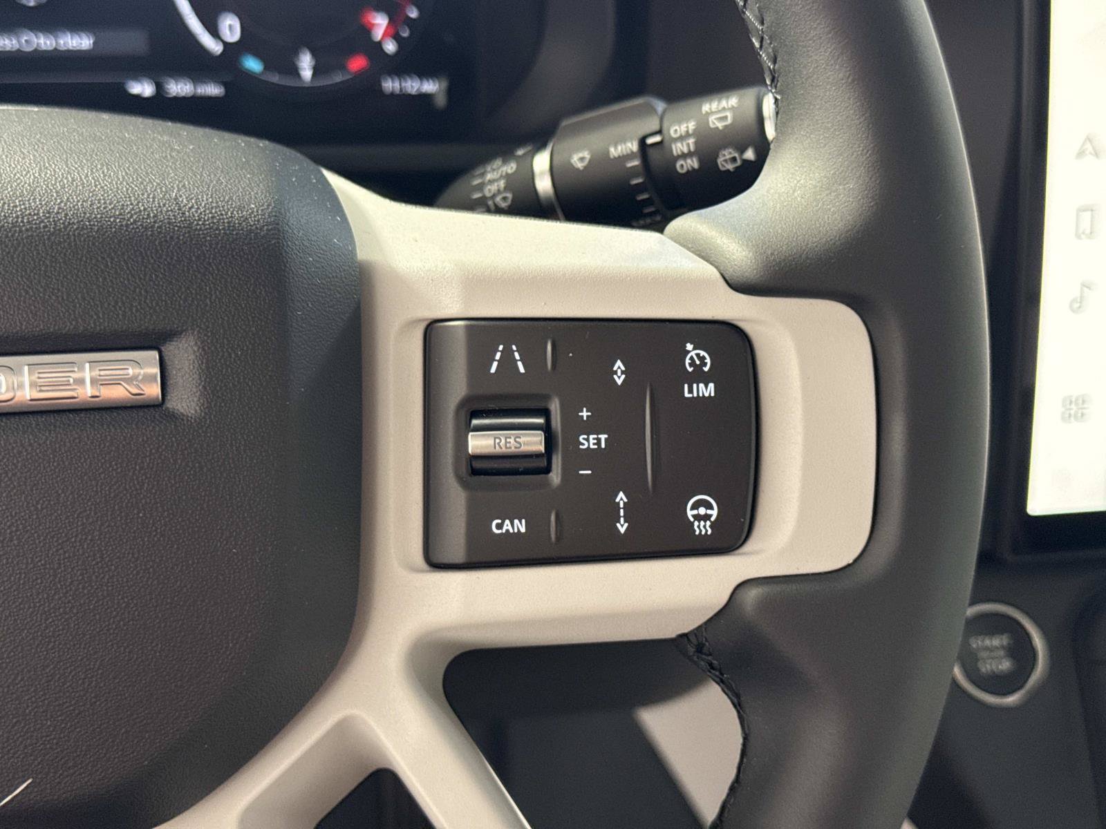 New 2026 Land Rover Defender 110 X-Dynamic SE AWD/4WD image 30