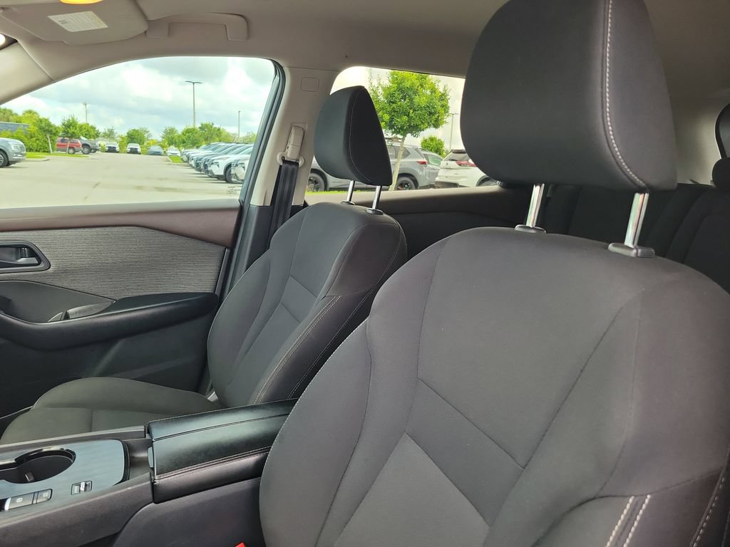Used 2023 Nissan Rogue S FWD image 15