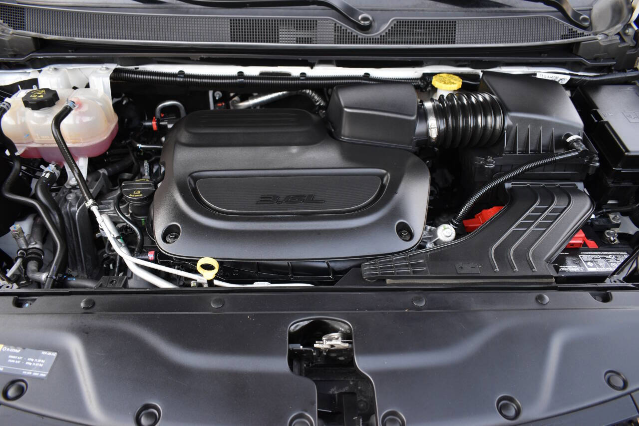 Used 2023 Chrysler Pacifica Touring-L image 45