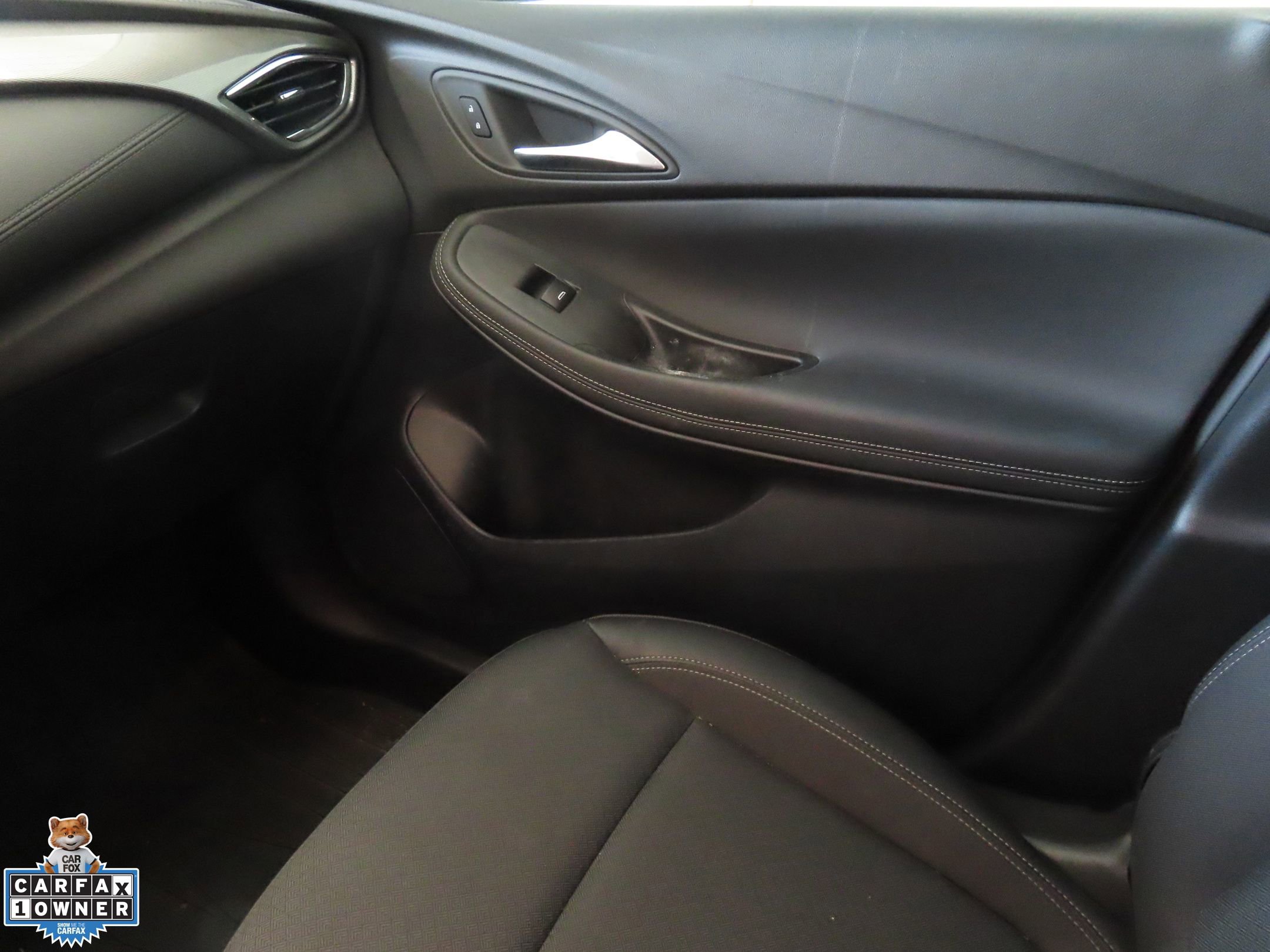 Used 2023 Buick Encore GX Select w/ Sport Touring Package FWD image 19