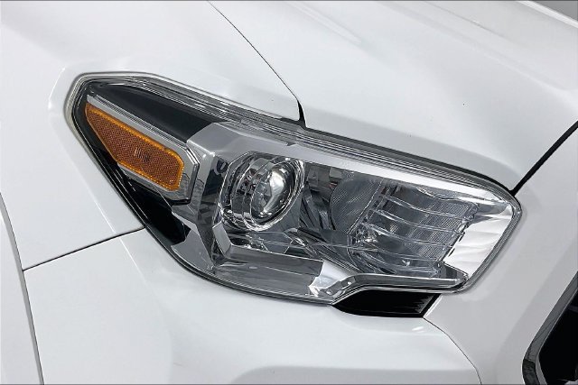 Used 2022 Toyota Tacoma SR5 w/ Technology Package AWD/4WD image 25