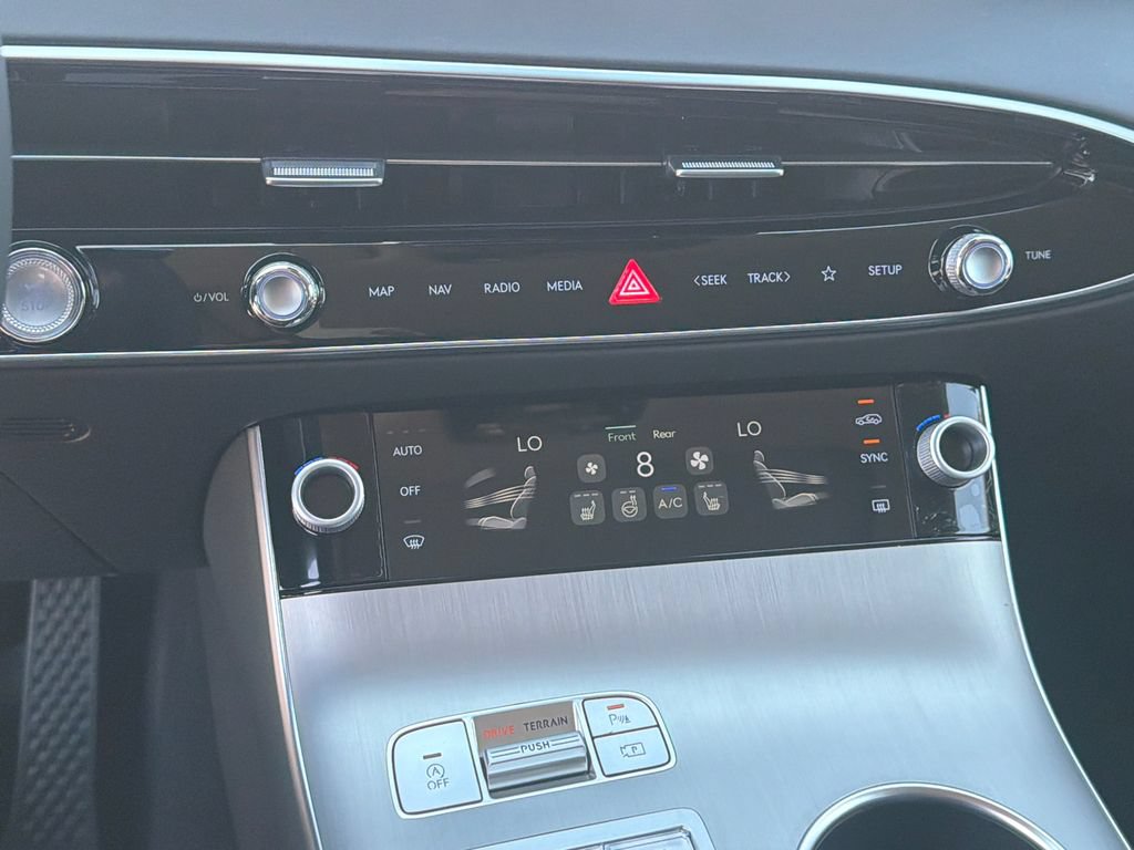 New 2027 Genesis GV70 2.5T Select AWD/4WD image 32