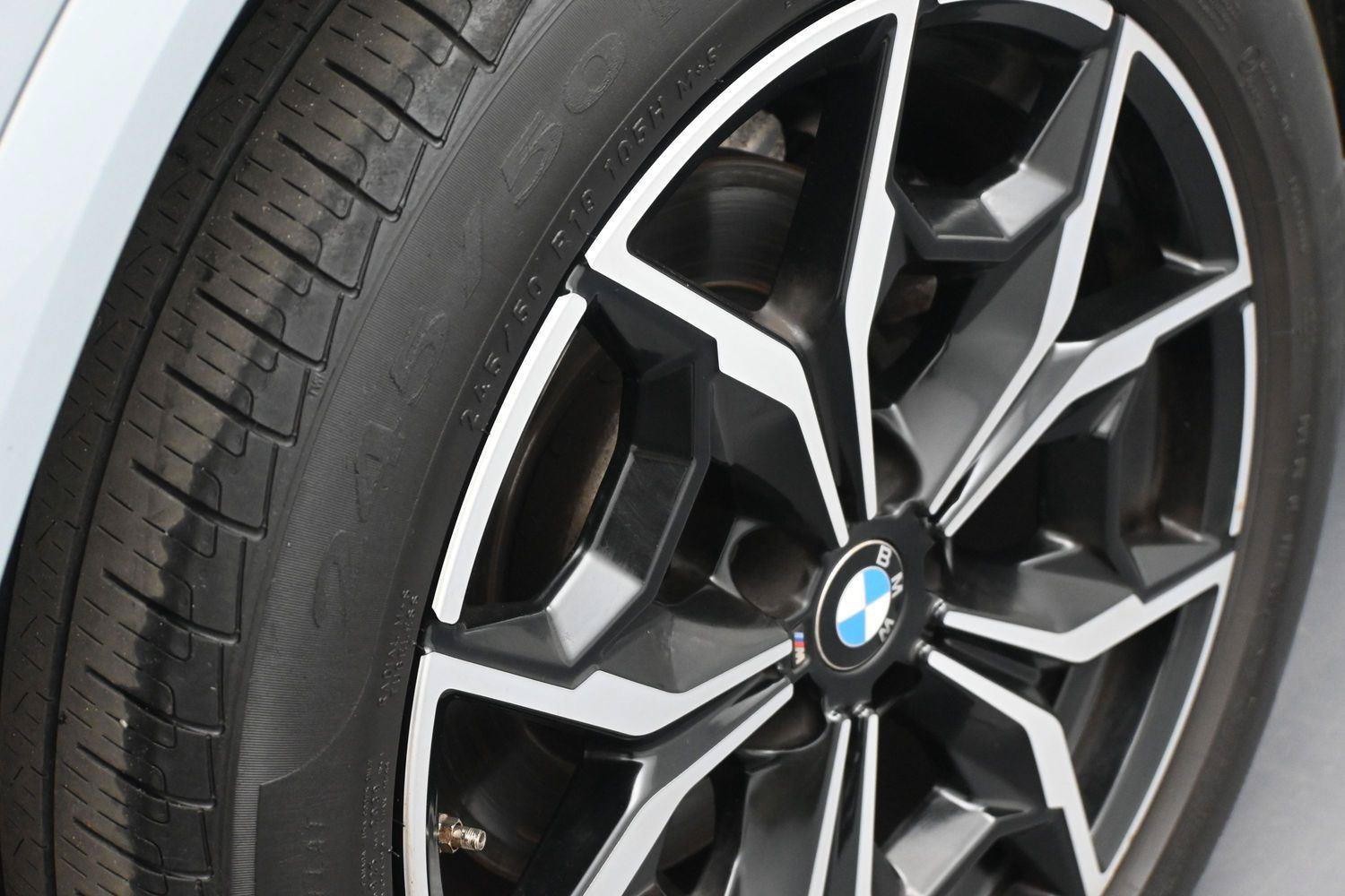 Used 2023 BMW X4 xDrive30i w/ M Sport Package AWD/4WD image 13