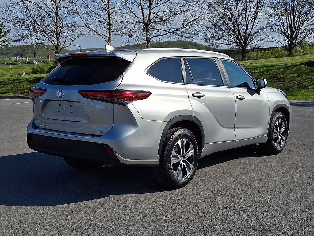 Used 2023 Toyota Highlander XLE FWD image 8