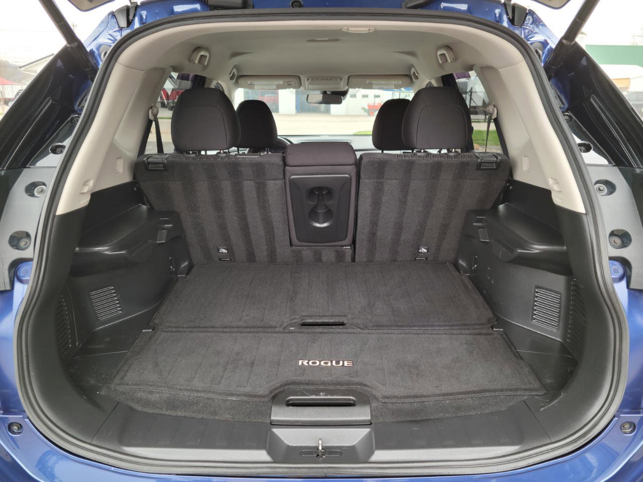 Used 2019 Nissan Rogue SV image 16