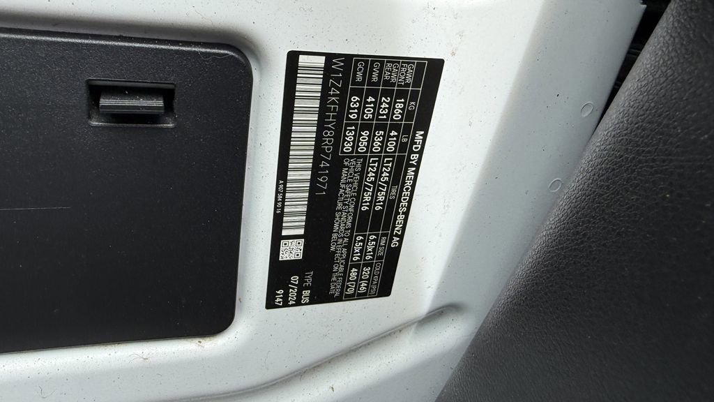 Used 2024 Mercedes-Benz Sprinter 2500 image 6