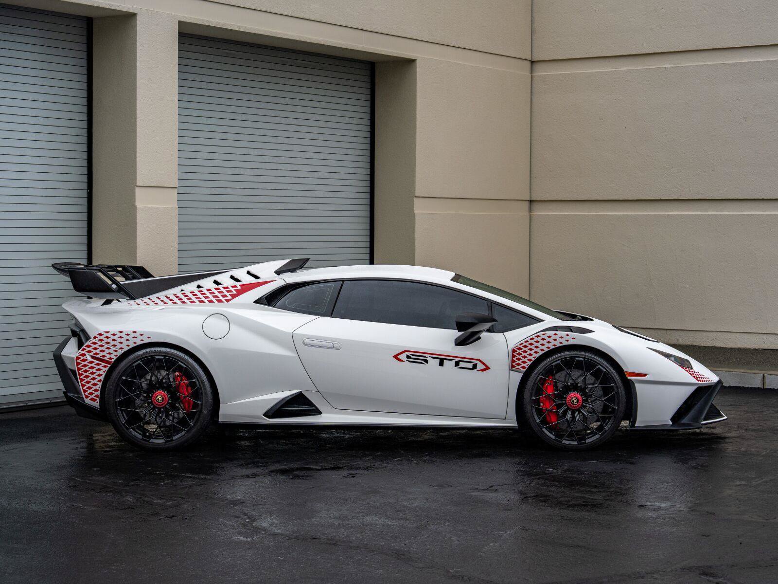 Used 2022 Lamborghini Huracan STO RWD image 13